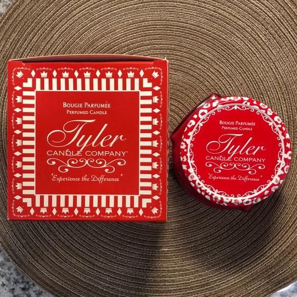 Tyler Candle Co A Christmas Tradition 11oz - Picture 1 of 11